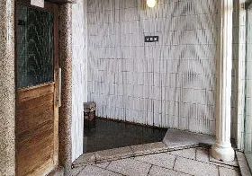 Cold bath in the large bathhouse